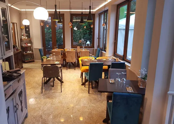斯特拉别墅酒店 2*